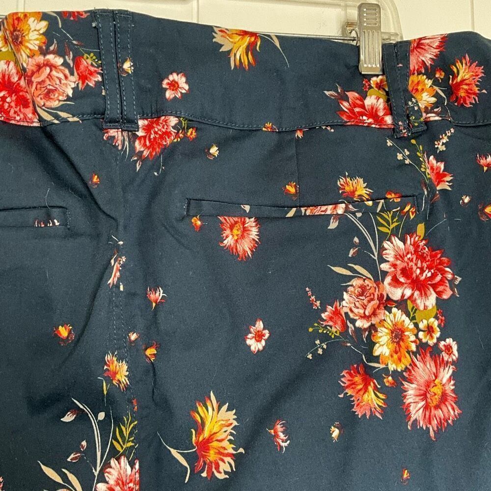 Torrid Womens Plus Size 26 Sateen Floral Shorts Black Pink Red Roses Belted - Picture 9 of 13